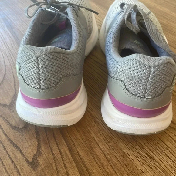 New Balance Women’s WPRORLS1 Grey And Purple Size 9.5 Running Shoe Sneaker EUC - Picture 5 of 7
